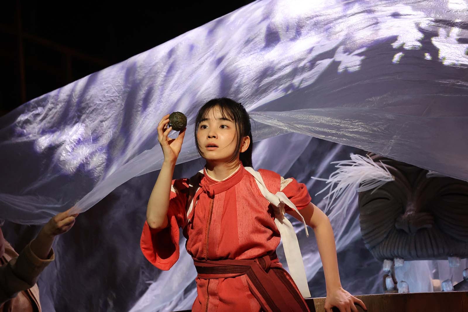 舞台「千と千尋の神隠し」橋本環奈の千尋役で開幕 “前人未踏”2