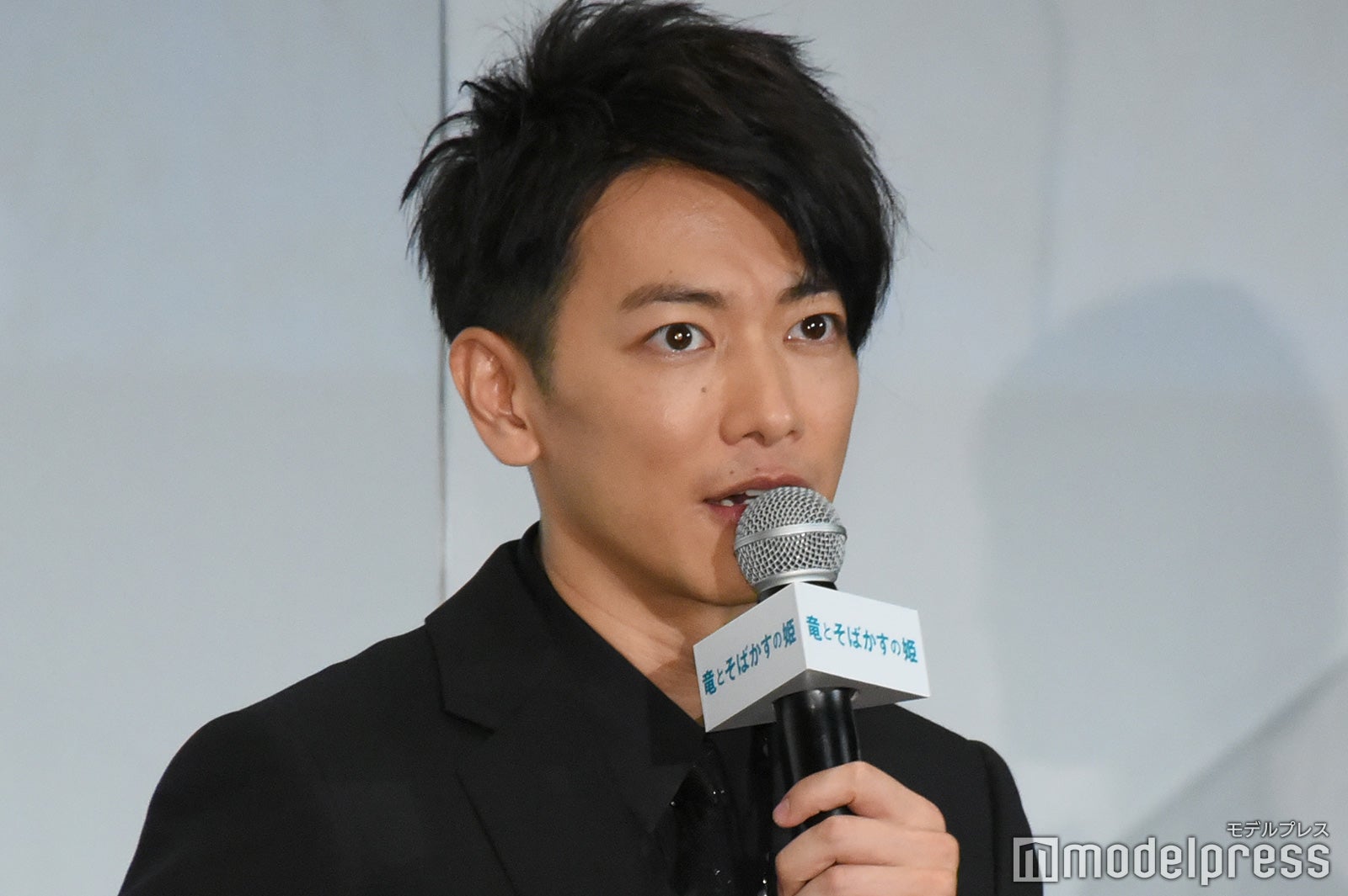 佐藤健「隠蔽され続けていた」 試写での発見に驚き＜竜とそばかすの姫＞