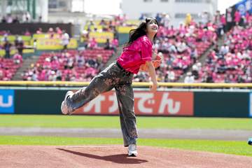 元乃木坂46の久保史緒里が圧巻ノーバン投球 6回目登板の愛され美女、セレモニアルピッチで異例の応援団コール「ゴーゴーレッツゴー！久保史緒里」