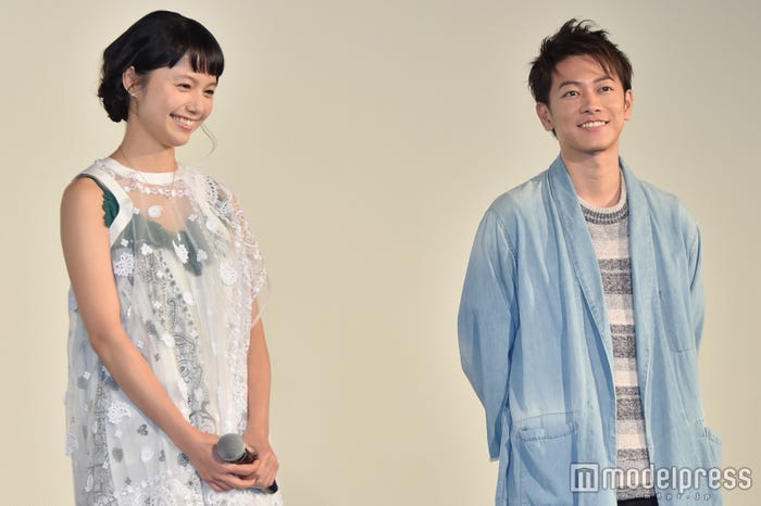 宮崎あおい、佐藤健(C)モデルプレス