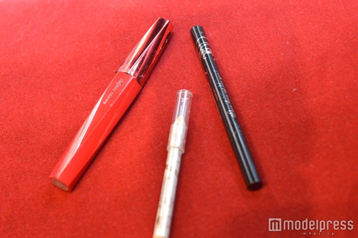 Miiアイメイク/・マスカラ:デジャブファイバーウィッグウルトラロング・目頭ハイライト:マジョリカマジョルカ ジュエリングペンシル ホワイト・アイライナー:インテグレート キャットルック リキッドライナー ブラック(C)モデルプレス