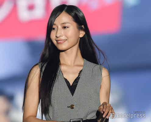 ロン・モンロウ、美肌魅せ上級者コーデ 美貌際立つ<関コレ2021A/W>