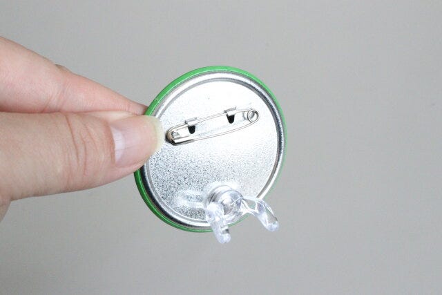 セリアの缶バッジマグネットスタンド