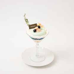 KAZUHA Milk Mousse　税込1,990円（C）SOURCE MUSIC & HYBE．All Rights Reserved．