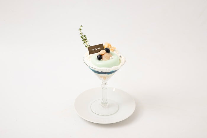 KAZUHA Milk Mousse　税込1,990円（C）SOURCE MUSIC &amp; HYBE．All Rights Reserved．