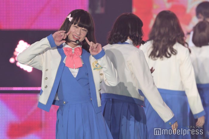 横子の“あざとポーズ”(C)モデルプレス