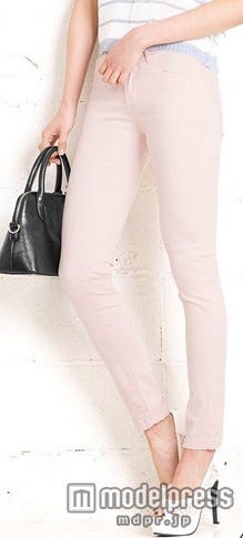 カラースキニーパンツ「KOBELETTUCE」1,490円(税込)