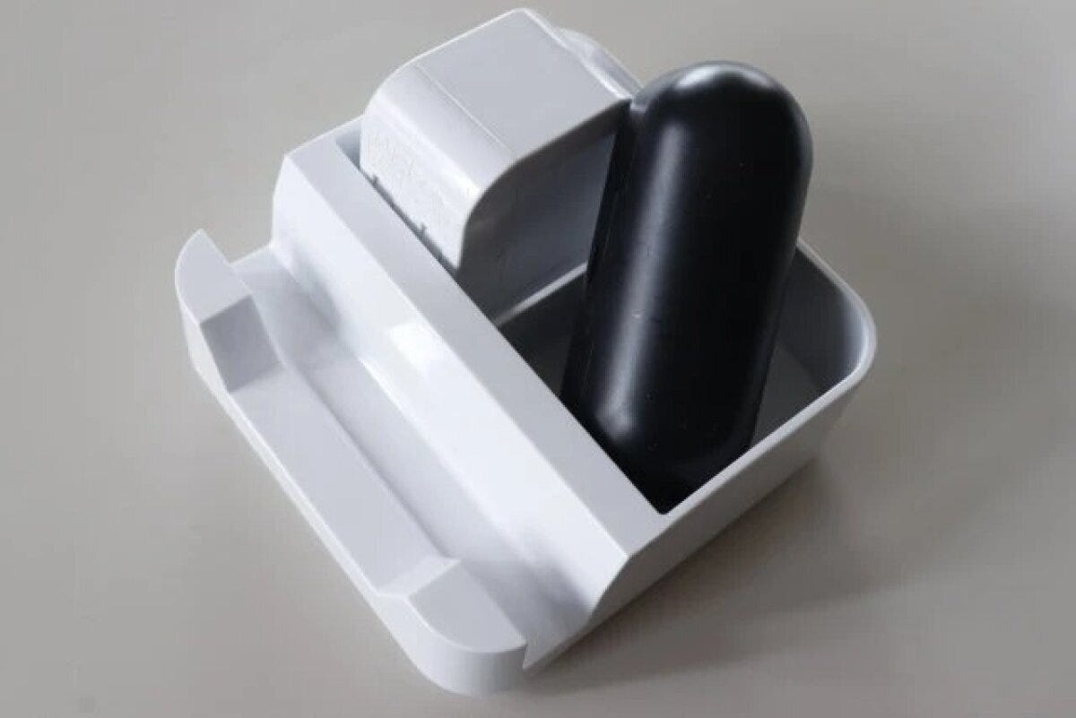 ダイソー 卓上収納ケース(組み立てタイプ、携帯&メモスタンド) ダイソー 卓上収納ケース(組み立てタイプ、携帯&メモスタンド)