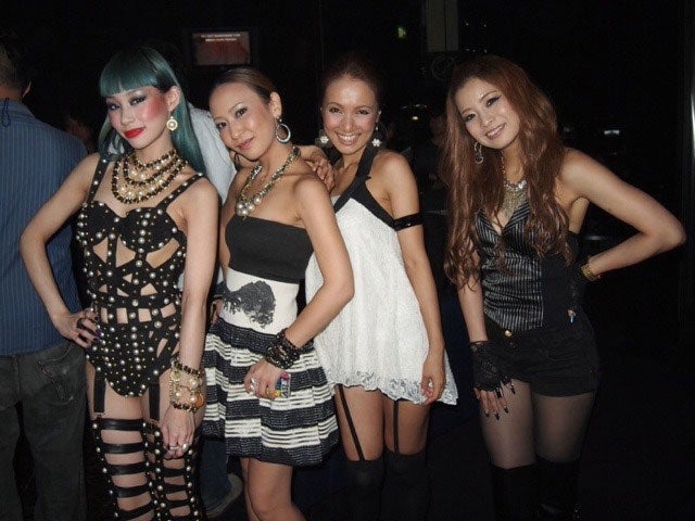 左から：マドモアゼル・ユリアさん、AILIさん、SAYさん、真崎ゆか