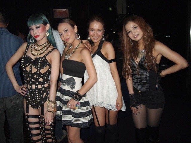 左から:マドモアゼル・ユリアさん、AILIさん、SAYさん、真崎ゆか