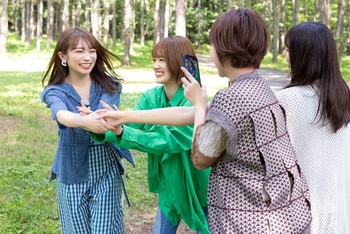 秋元真夏、樋口日奈、和田まあや、齋藤飛鳥/乃木坂46『1期生で行こう!』(C)乃木坂46LLC/Y&N Brothers Inc. (C)allfuzInc./10ANTZ Inc.