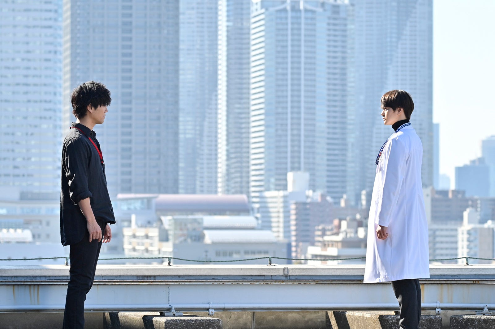 桐谷健太、瀬戸康史「院内警察」第1話より（C）フジテレビ／共同テレビ