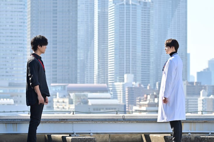 桐谷健太、瀬戸康史「院内警察」第1話より(C)フジテレビ/共同テレビ