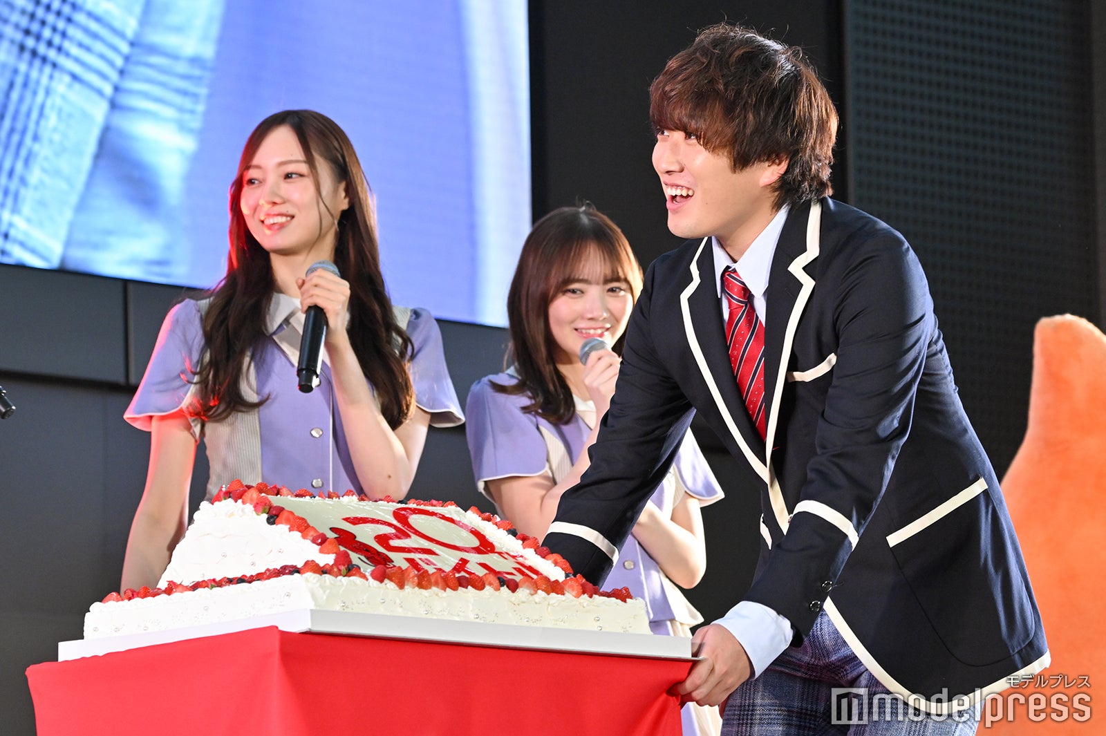 梅澤美波、田村真佑、カンタ （C）モデルプレス