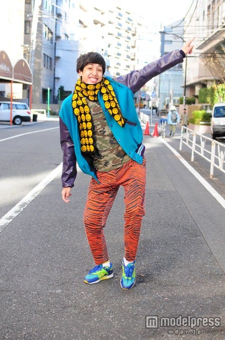 ひょうきんなポーズで独特の存在感を放つけみお(画像提供:グラフィティ)