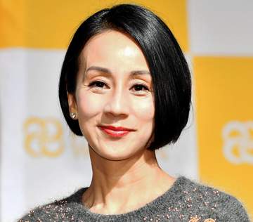 パリ在住の元フジアナ中村江里子 「再々結婚式」を報告 純白ウエディングドレスで息子と教会入り「泣かないよう頑張った！」