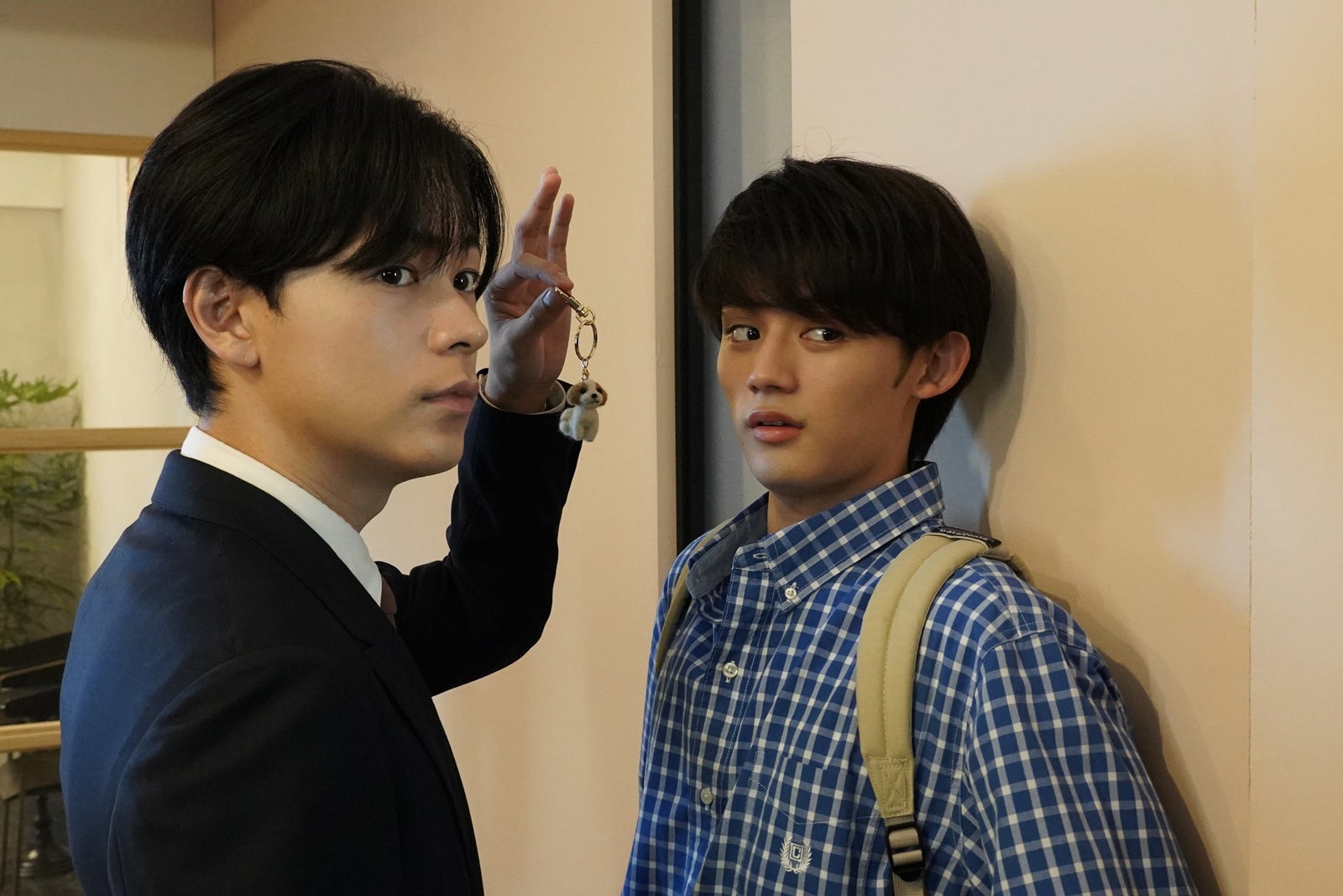 成田凌、藤原大祐「転職の魔王様」第2話より（C）カンテレ