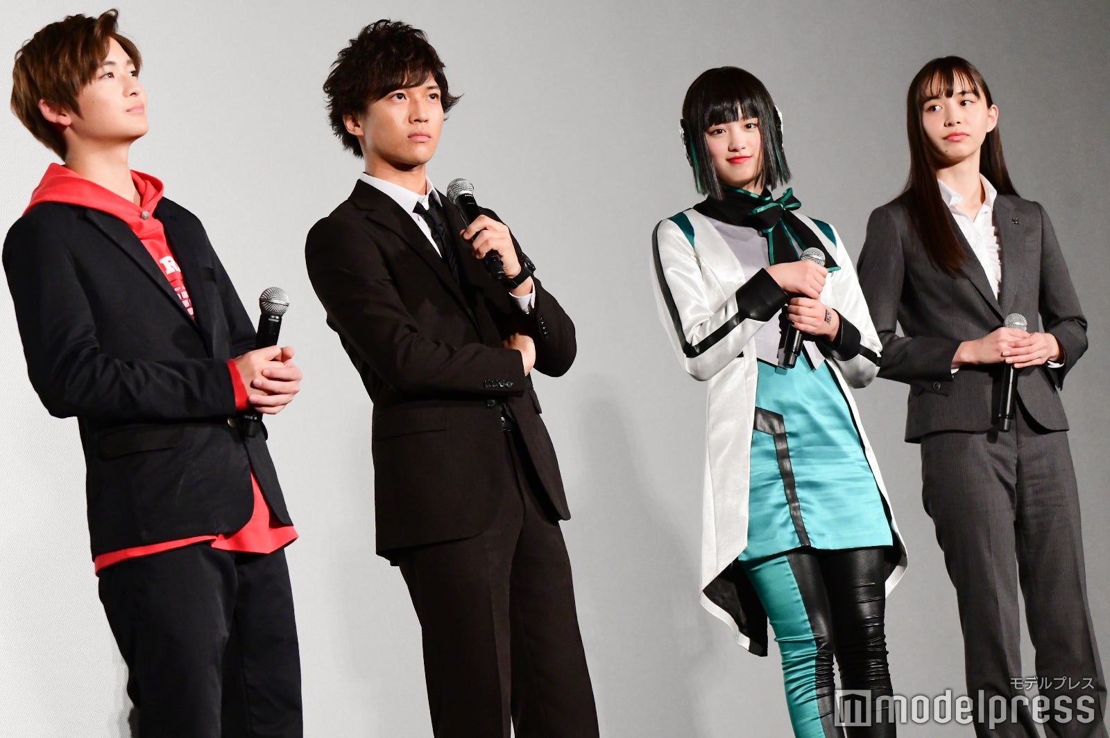 高橋文哉、岡田龍太郎、鶴嶋乃愛、井桁弘恵（C）モデルプレス