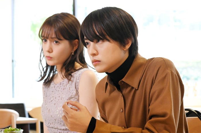 トリンドル玲奈、山本美月/「ランチ合コン探偵~恋とグルメと謎解きと~」第1話より(C)読売テレビ