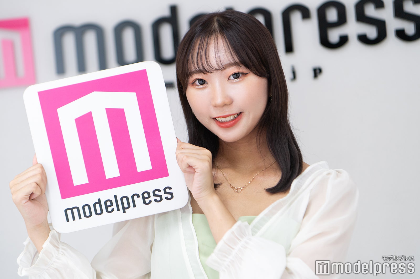 石本菜々子さん（C）モデルプレス