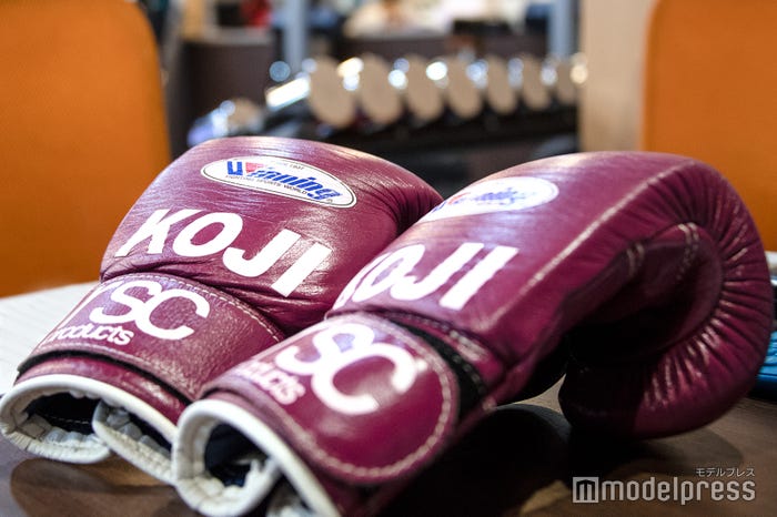 皇治のグローブ(C)モデルプレス