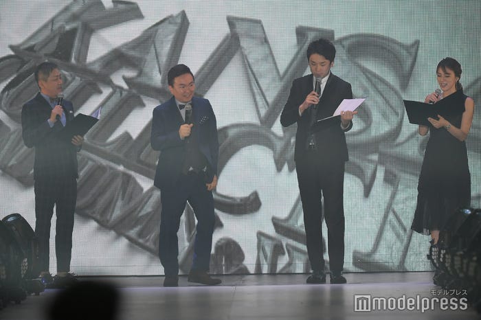 MCを務めるかまいたちら(C)モデルプレス