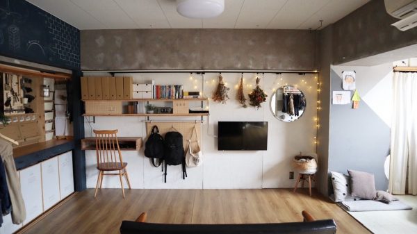 自宅の カバン置き場 どうしてる 定位置を決めてスッキリ収納するアイデア モデルプレス