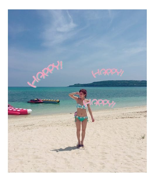 グリーンの水着を着こなす辻希美/オフィシャルブログ(Ameba)より
