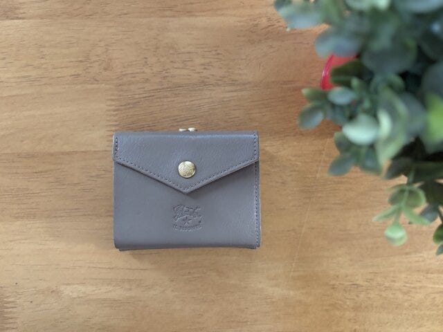 2つ折りタイプの財布