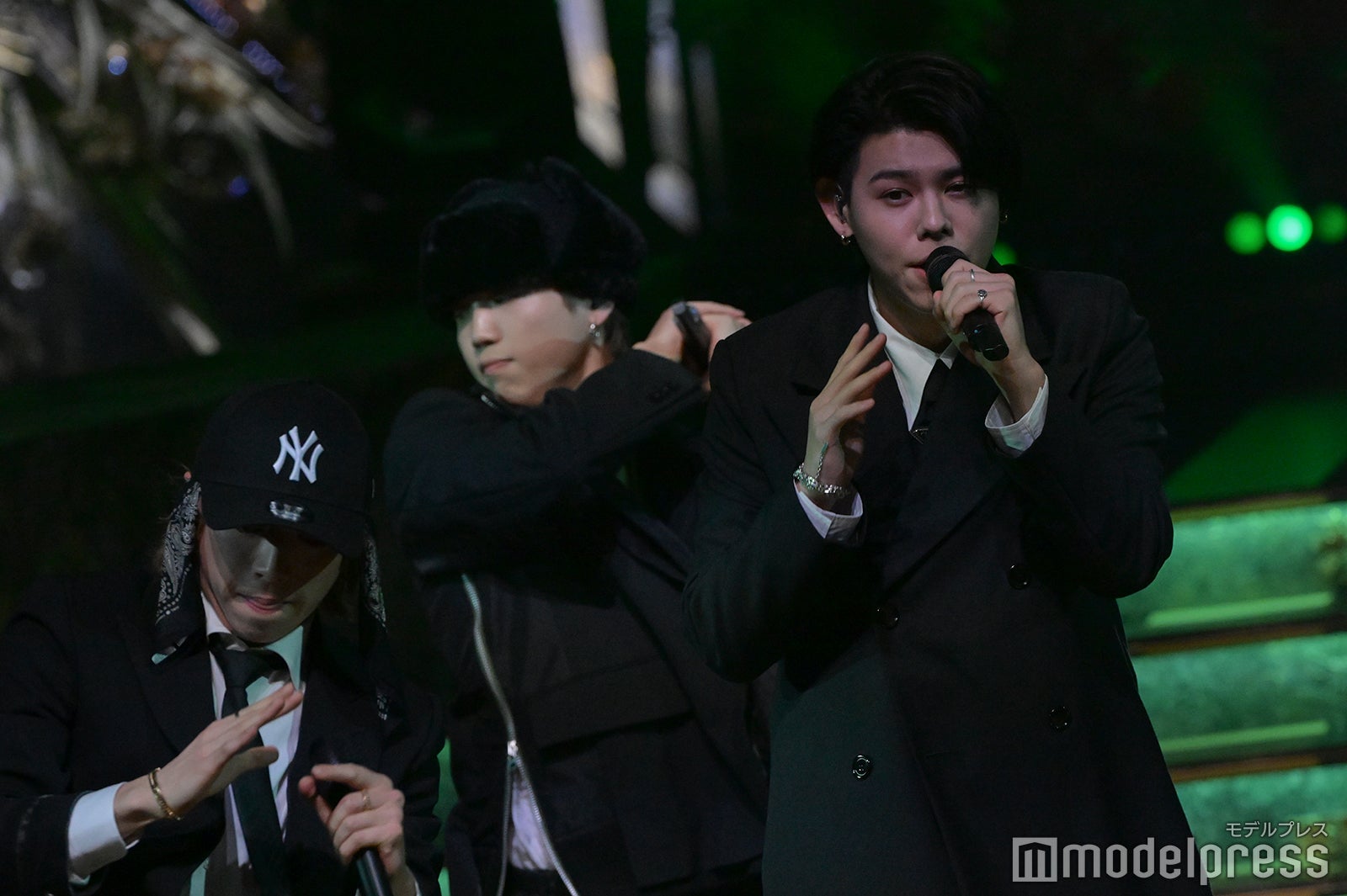 黒髪にイメチェンしたLEO（C）モデルプレス