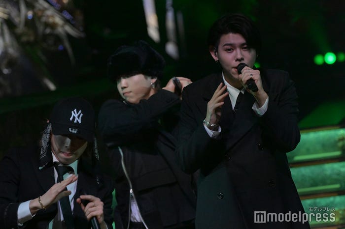 黒髪にイメチェンしたLEO(C)モデルプレス