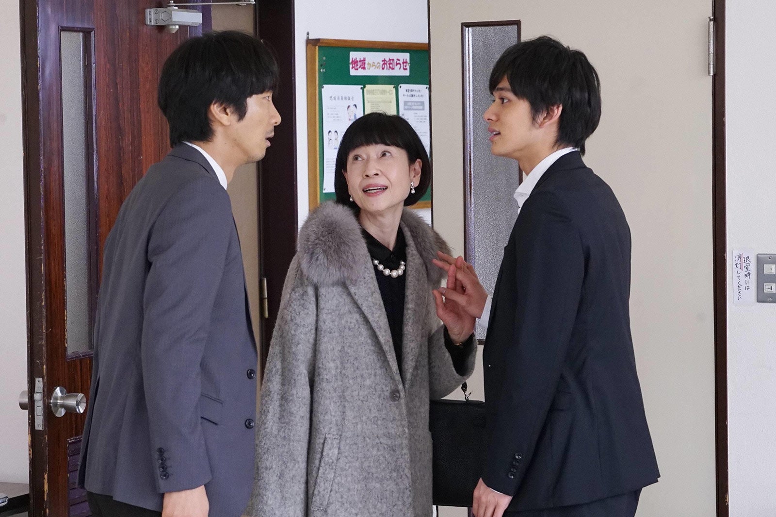 眞島秀和、田島令子、北村匠海、／「隣の家族は青く見える」最終話より（C）フジテレビ