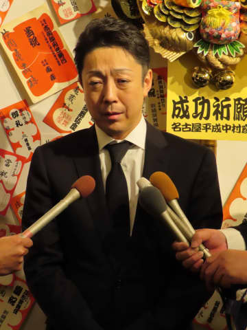 火災で死去 片岡亀蔵さんお別れの会で多くの歌舞伎仲間が献花 八代目尾上菊五郎は目を潤ませ「ただただ残念」