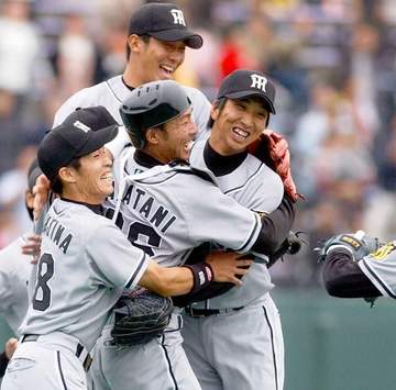 忘れない阪神・藤川監督の誓い「弱いチームのままじゃ嫌だ。タイガースで勝ちたいんです」 智弁和歌山・中谷監督が“弟”の連覇を祝福