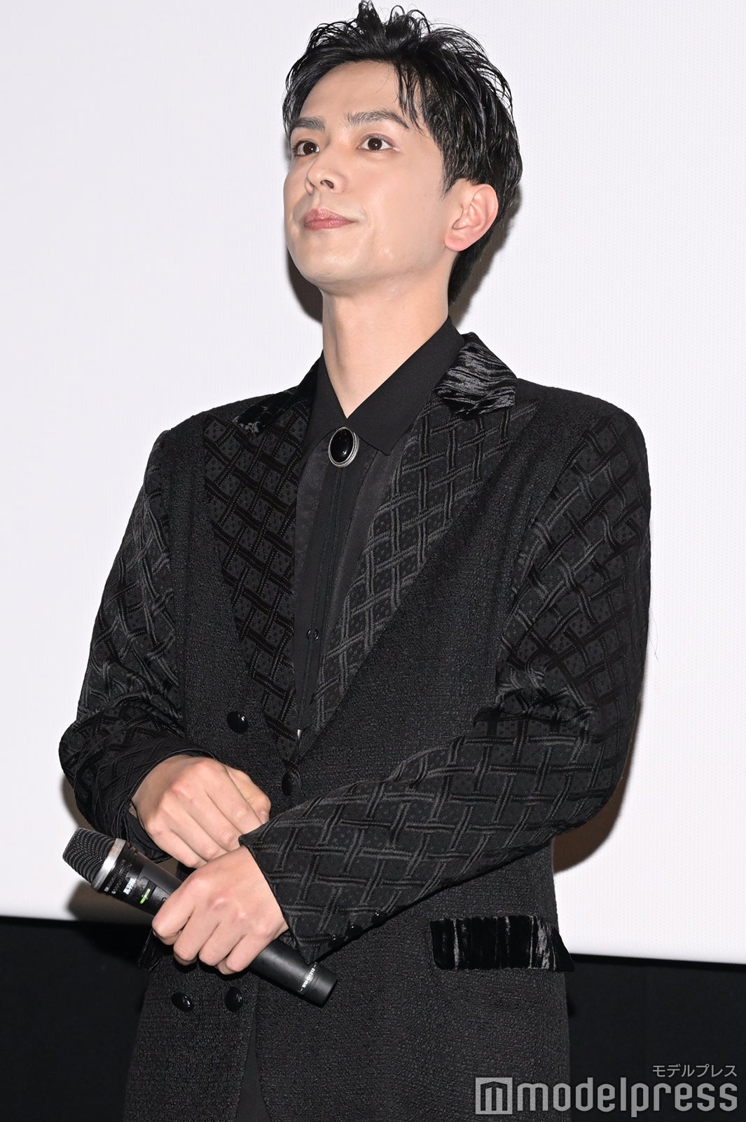 黒羽麻璃央（C）モデルプレス