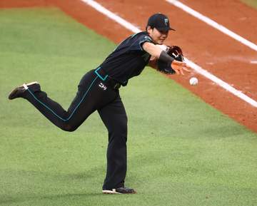 日本ハムが今季最多15失点大敗 今季初3カード連続負け越し 悪夢の八回、3失策2野選1暴投と守備崩壊で8失点 新庄監督も険しい表情