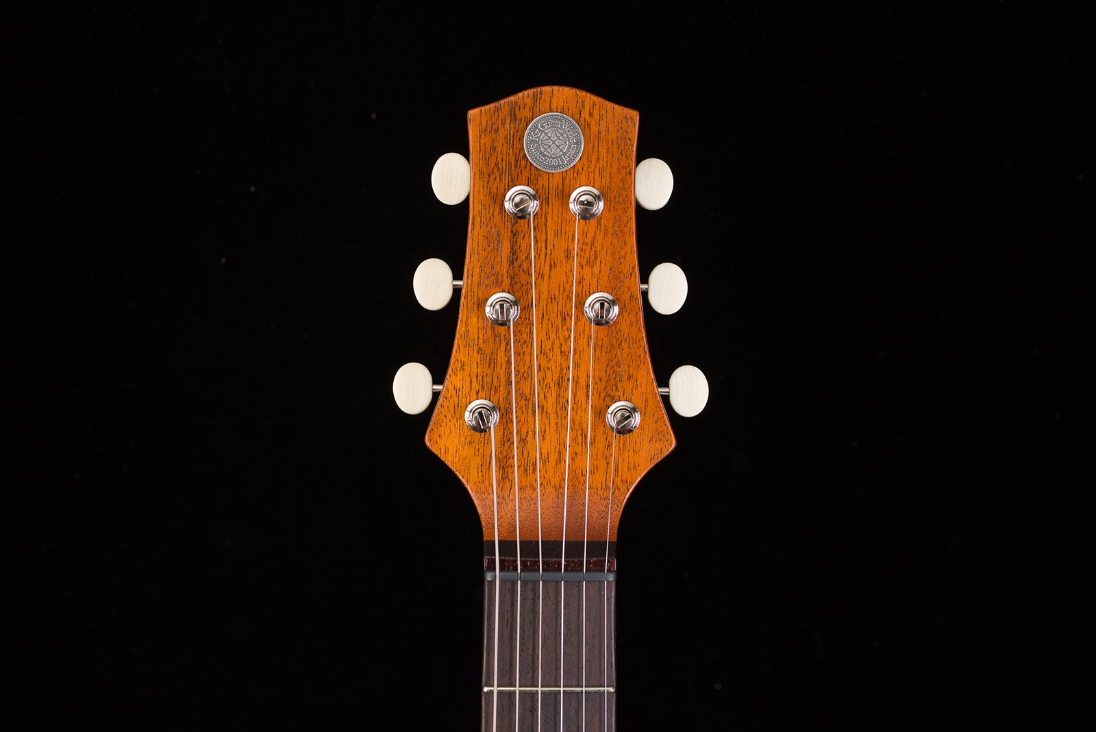 「帝劇オリジナルギター」商品画像（イメージ）（提供写真）