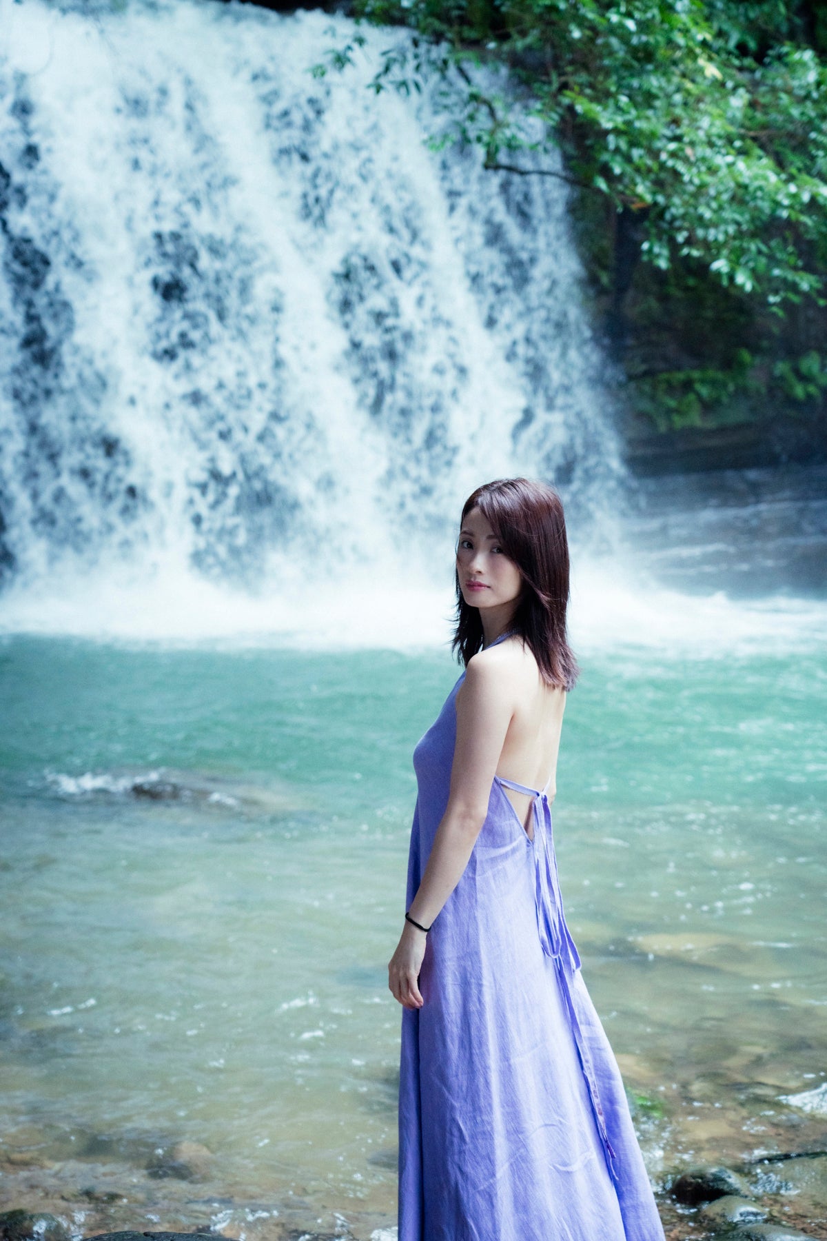 上戸彩「上戸彩写真集Midday Reverie」より（提供写真）