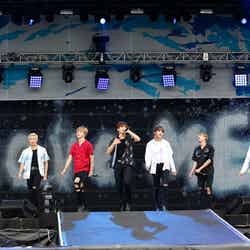 「a-nation stadium fes. 2016」に出演した防弾少年団【左から】J-HOPE、RAP MONSTER、JIMIN、JUNG KOOK、V、JIN、SUGA