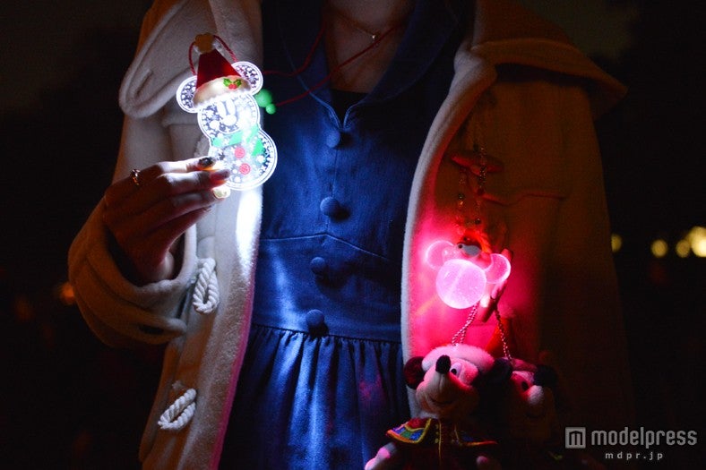 クリスマスグッズも充実／モデル：河西里音