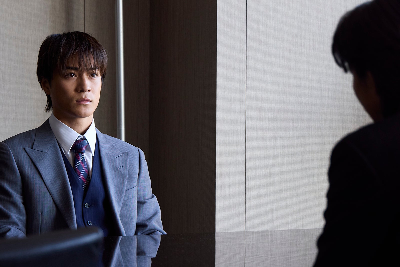 砂田将宏「復讐カレシ～溺愛社長の顔にはウラがある～」第7話（C）「復讐カレシ～溺愛社長の顔にはウラがある～」製作委員会・MBS