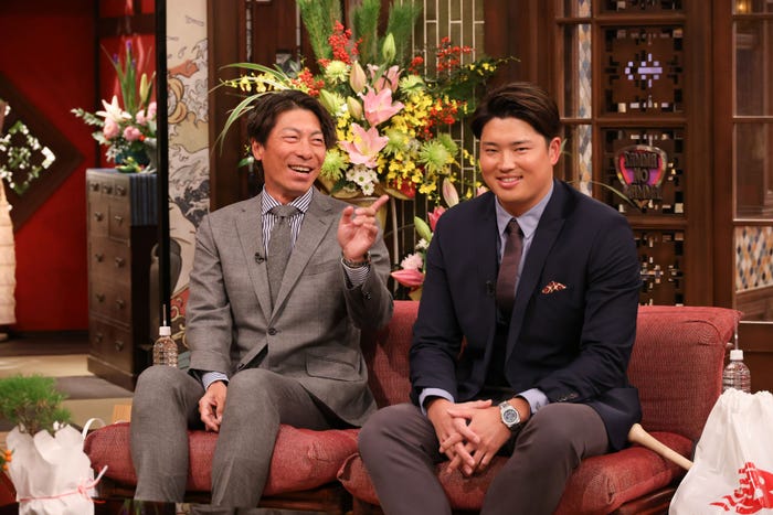 高津臣吾、村上宗隆(C)カンテレ・フジテレビ