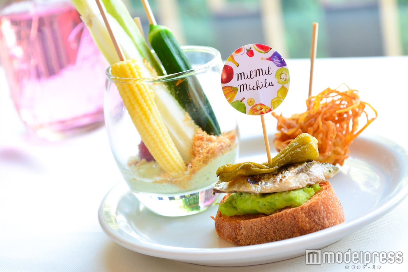 (左)バーニャカウダー、(中央)枝豆とイワシのブルスケッタ、(右)オリジナルエビのワンタン風 (C)モデルプレス