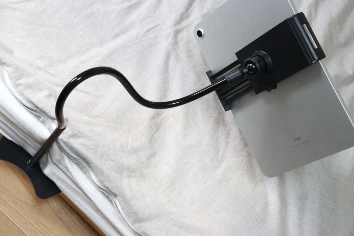 スチール製タブレットスタンド(固定スタンドタイプ) ベッドサイドにセット スチール製タブレットスタンド(固定スタンドタイプ) ベッドサイドにセット