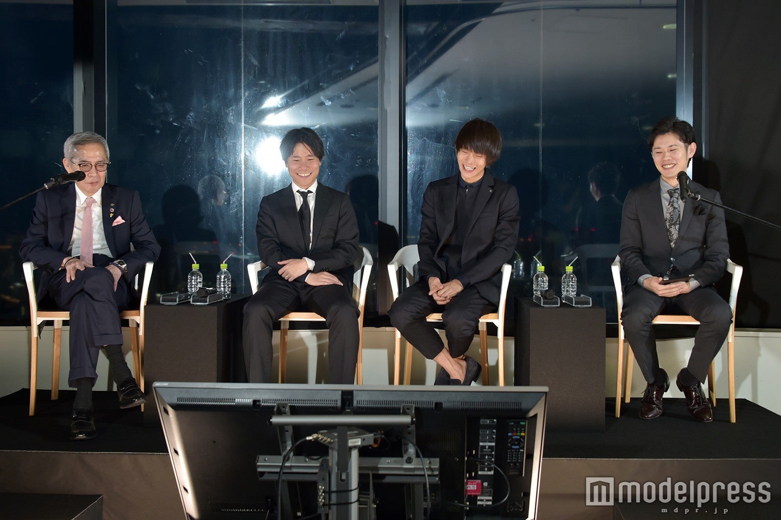 海外ファンと中継（C）モデルプレス