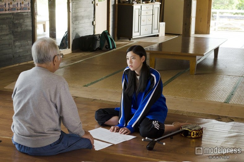 三吉彩花／場面カット（C）2012「旅立ちの島唄～十五の春～」製作委員会