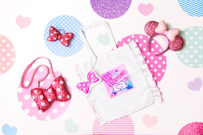 カチューシャ2,200円、ヘアアクセサリー1,500円、ショルダーバッグ2,900円、トートバッグ5,500円(C)Disney
