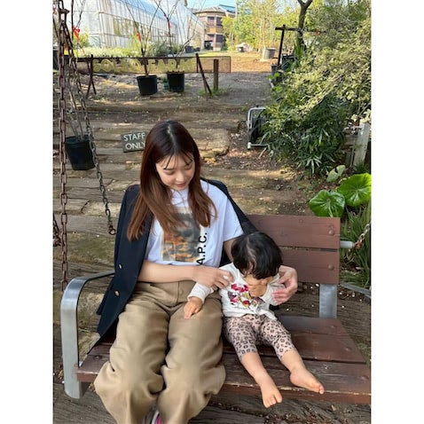 両親は大物漫才師、33歳フリーアナが1歳息子とドライブ「良い休日でした」