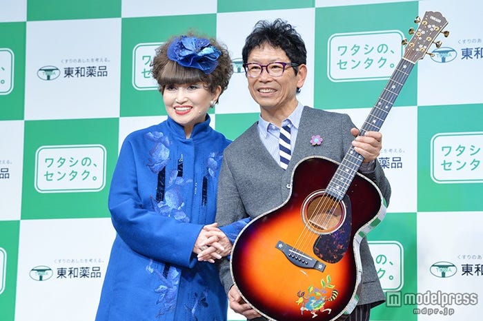 (左から)黒柳徹子、南こうせつ