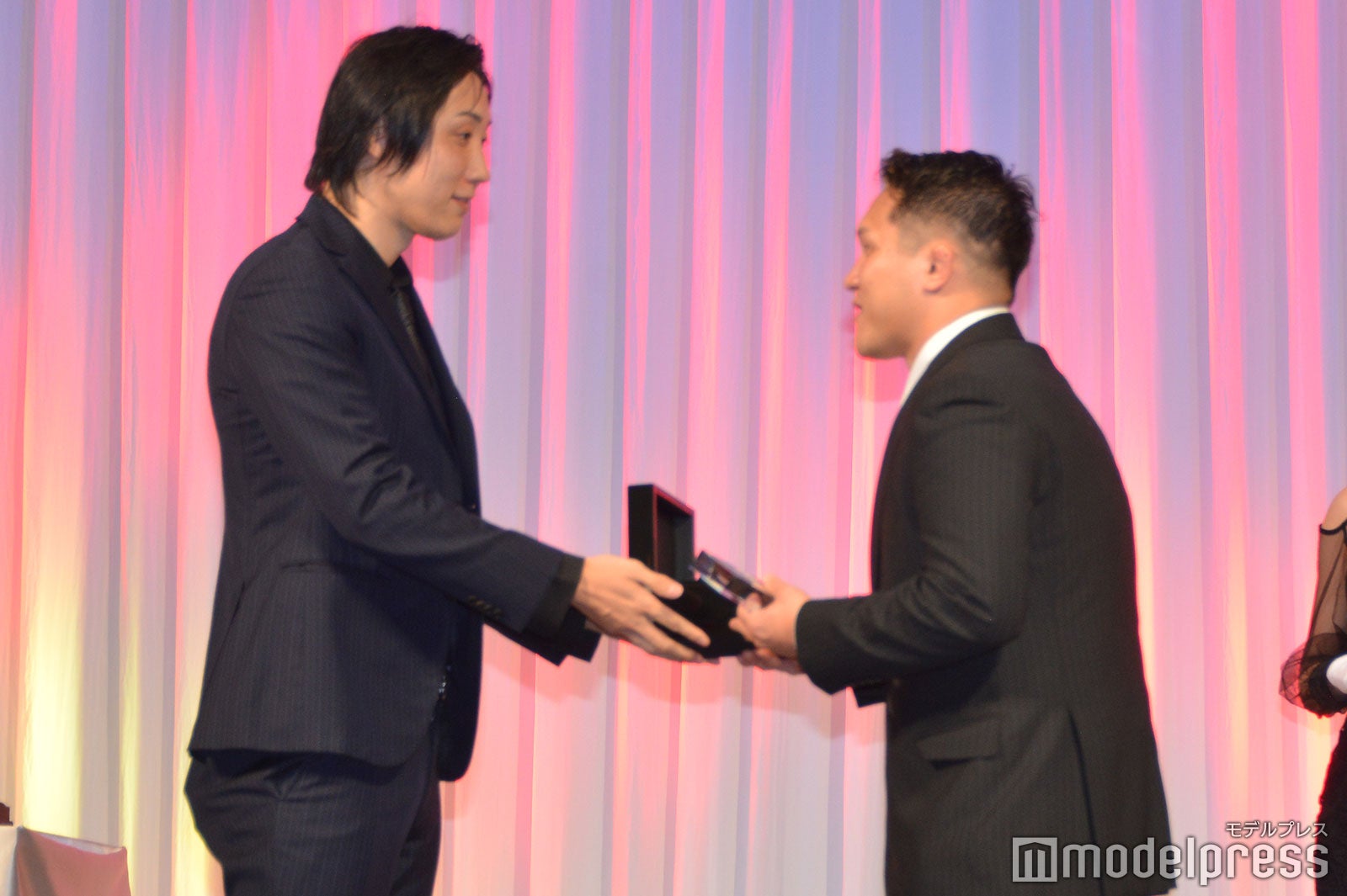 溝口勇児氏、川島悠汰（C）モデルプレス